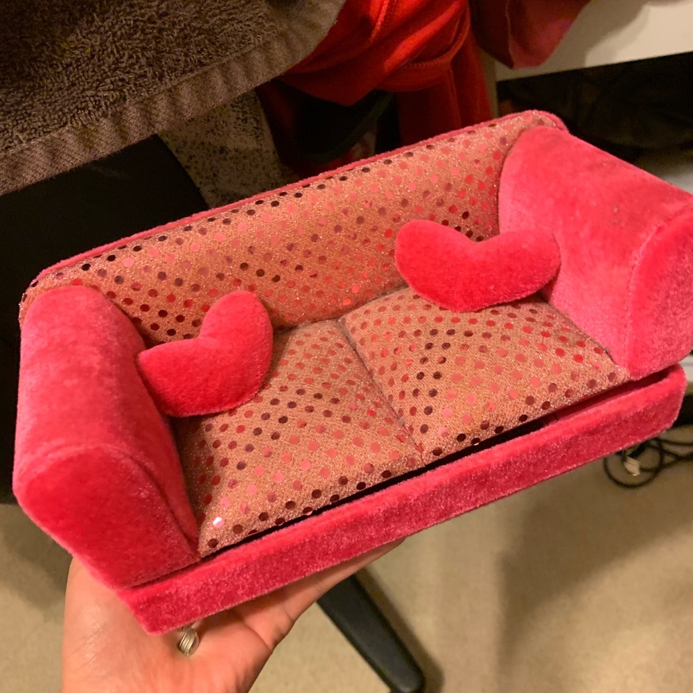 Super cute jewelry organizer kind of vintage !